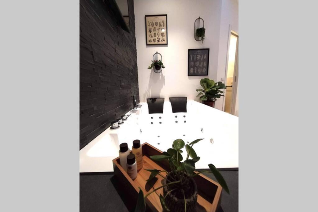Elegante Open Space Con Vasca Idromassaggio A Trastevere Exterior photo