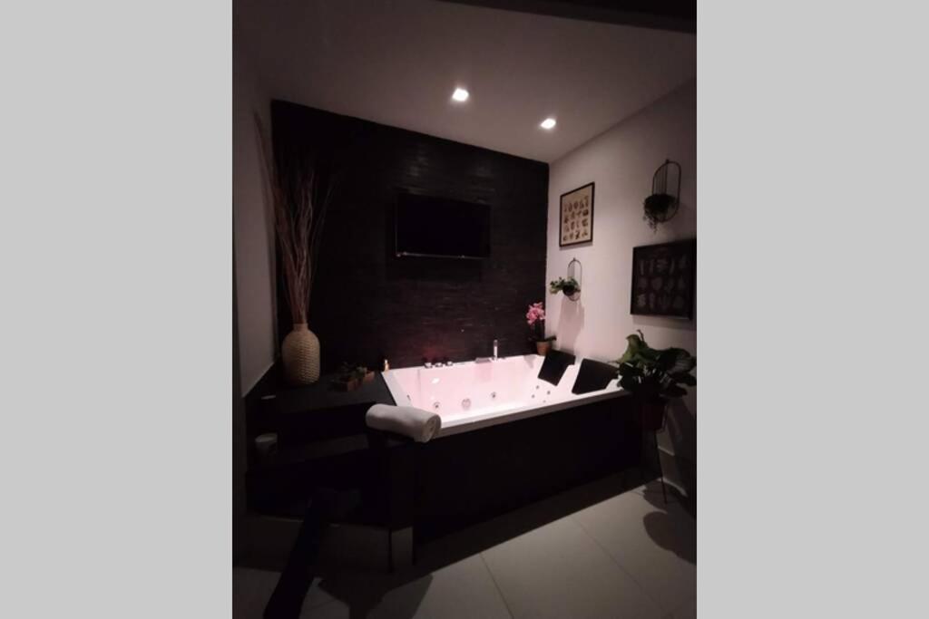 Elegante Open Space Con Vasca Idromassaggio A Trastevere Exterior photo